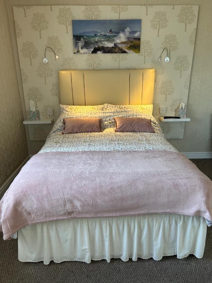 Crossroads Bed & Breakfast Holyhead Ngoại thất bức ảnh